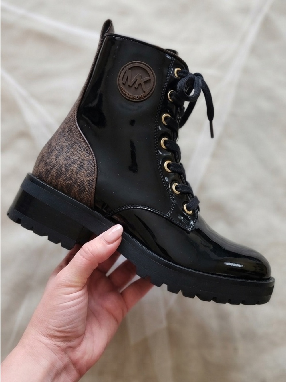 New Michael Kors Alistair Lace-Up Lug Sole Combat Booties Size 7M
